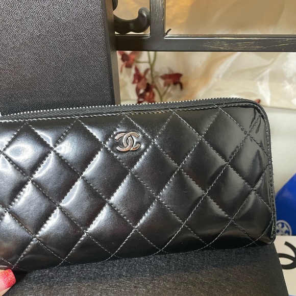 Chanel Wallet - Picture 4 of 11
